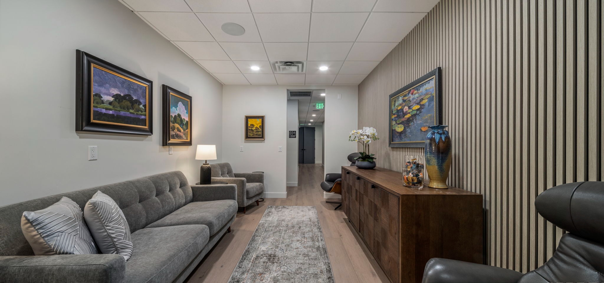 Client lounge at Redefine's outpatient center in Scottsdale